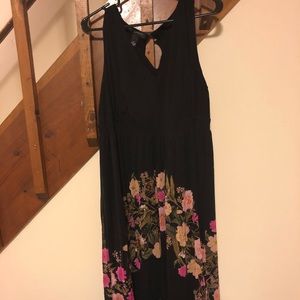 Flowy Floral Sleeveless Plus Size Dress